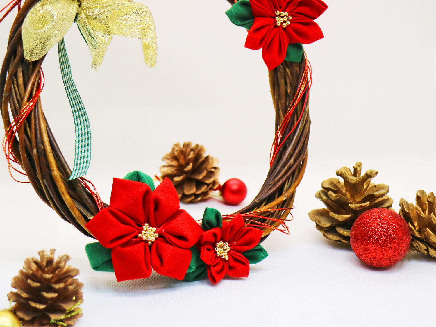 つまみ細工で飾るクリスマスリース - イベント情報 | 福井県陶芸館