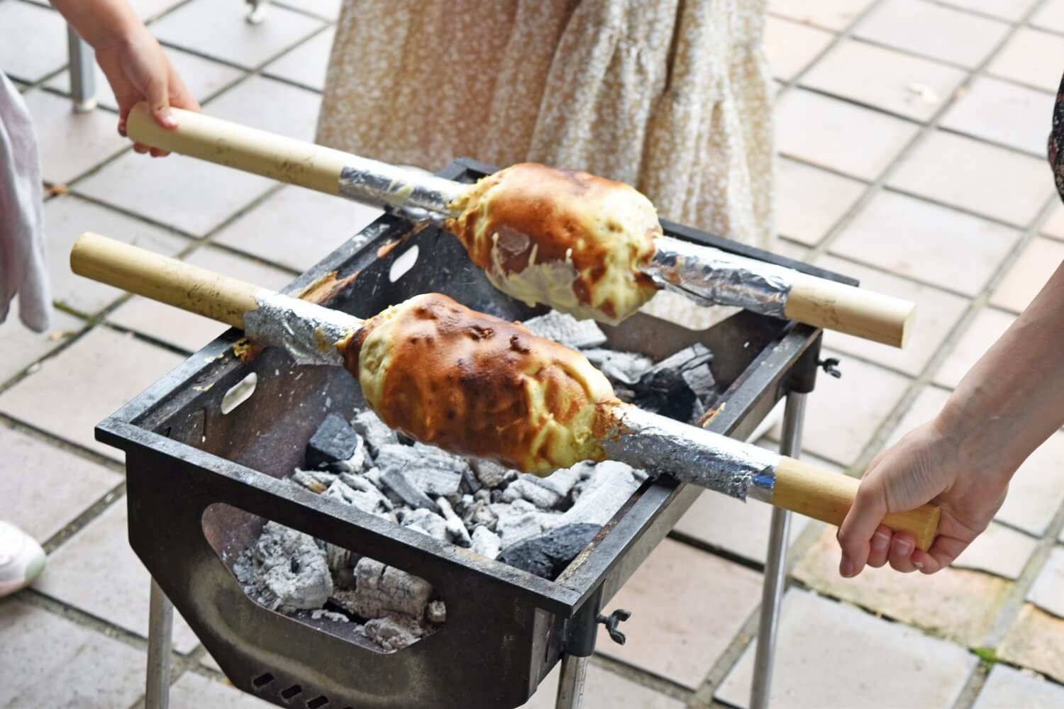 陶芸村で炭焼きバームクーヘン作り