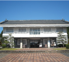 福井県陶芸館 正面